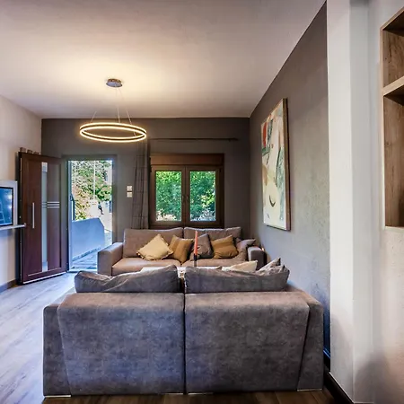 Akemi Seaside Willa Hanioti