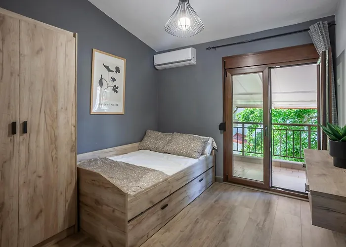 Akemi Seaside Chaniotis