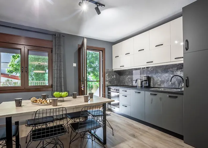 Akemi Seaside Chaniotis