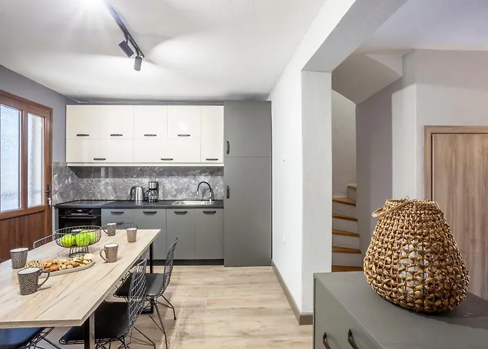 Akemi Seaside * Chaniotis